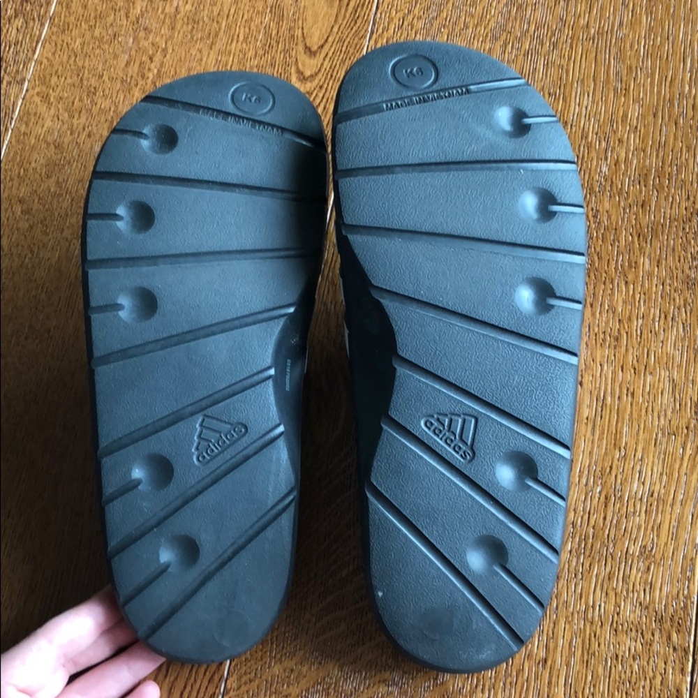Adidas slide sandals size 6 - Picture 2 of 5